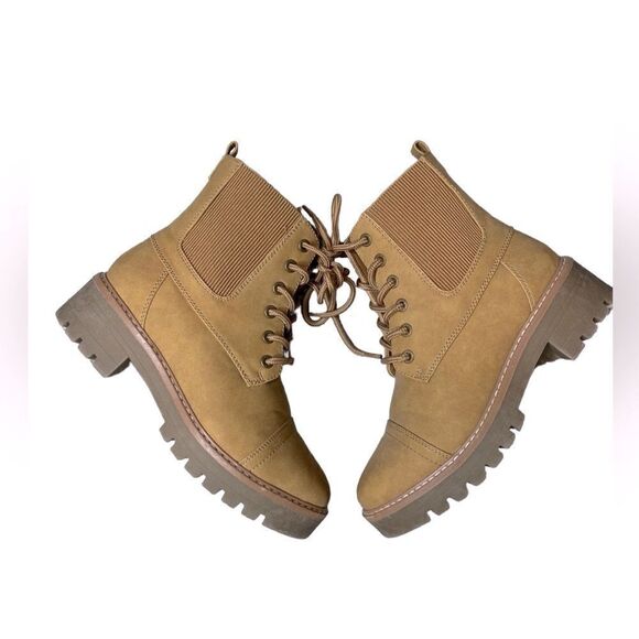NWOT Sophie17 Crowder lace up boot size 6 - Picture 1 of 6